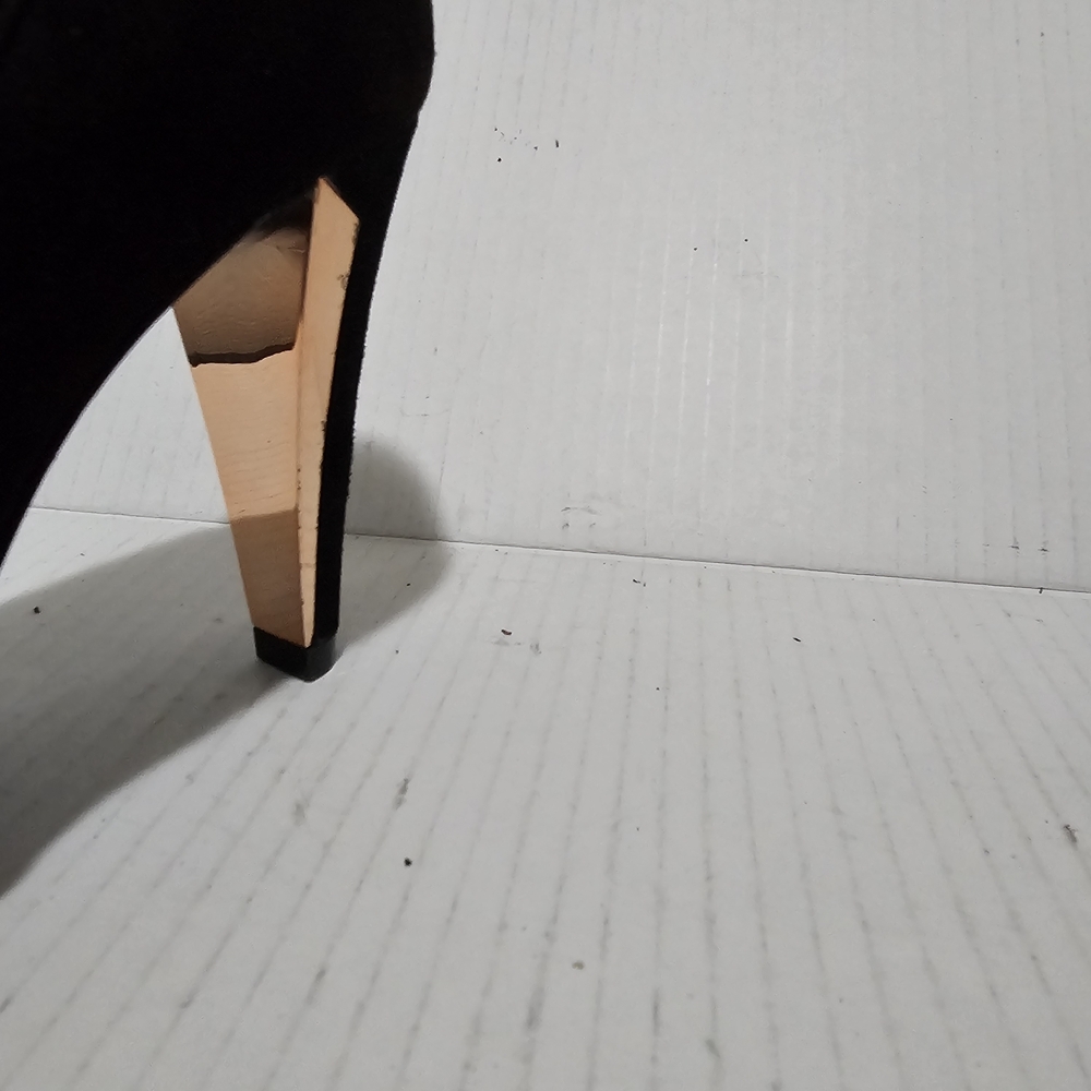 Rebecca Minkoff Black Suede D'Orsay Women's Pumps Gold Tone Heel Sz 8.5 Shoes - Picture 10 of 13